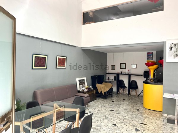 locale commerciale in vendita a Roma in zona Tuscolano