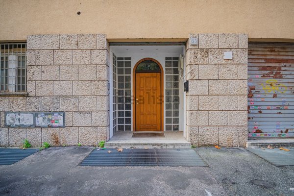 locale commerciale in vendita a Roma in zona Monte Sacro/Talenti