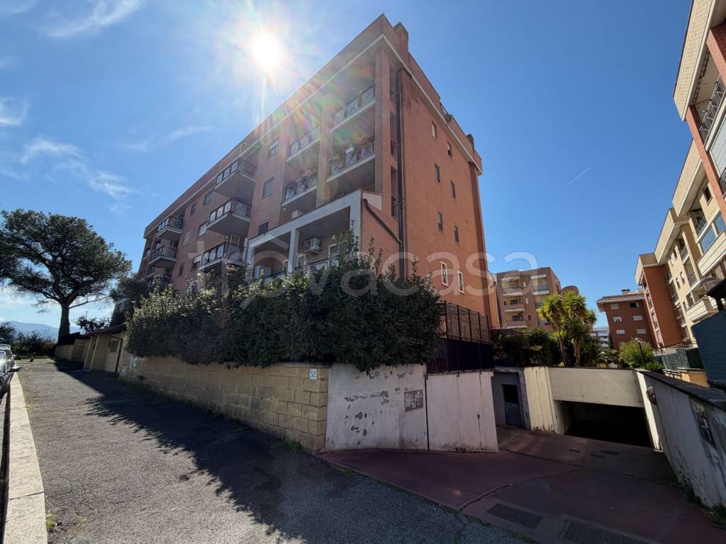 appartamento in vendita a Roma in zona Romanina