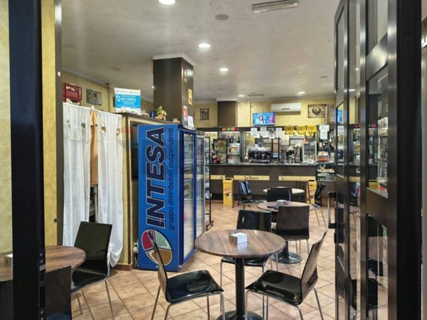 negozio in vendita a Roma in zona Ostia