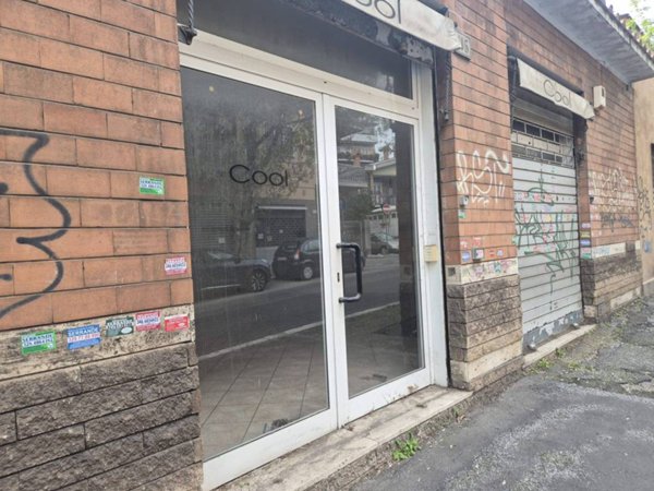 negozio in vendita a Roma in zona Portuense