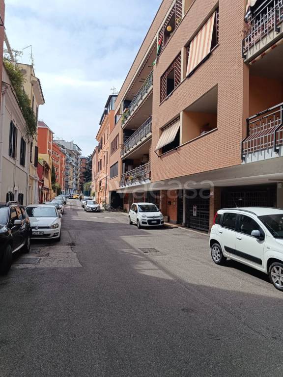 locale commerciale in vendita a Roma in zona Prenestino-Labicano