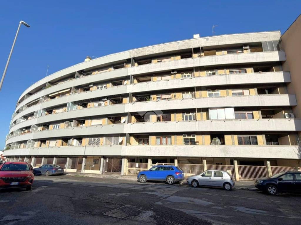 appartamento in vendita a Roma in zona Tor de' Cenci