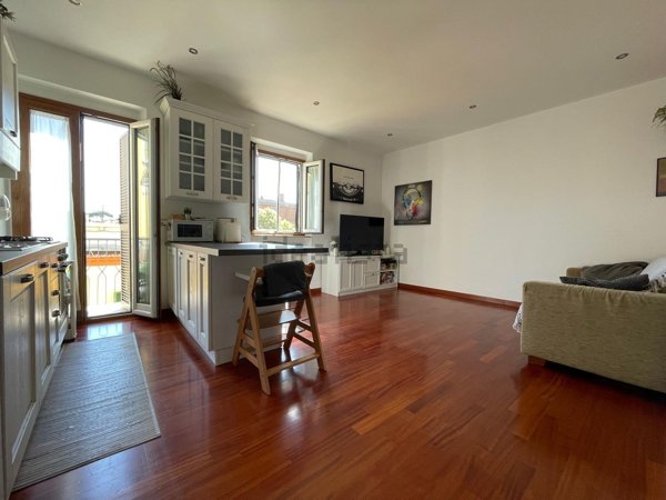 appartamento in vendita a Roma in zona Appio Pignatelli