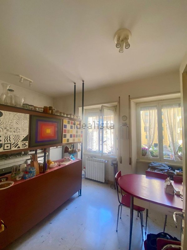 appartamento in vendita a Roma in zona Ostiense