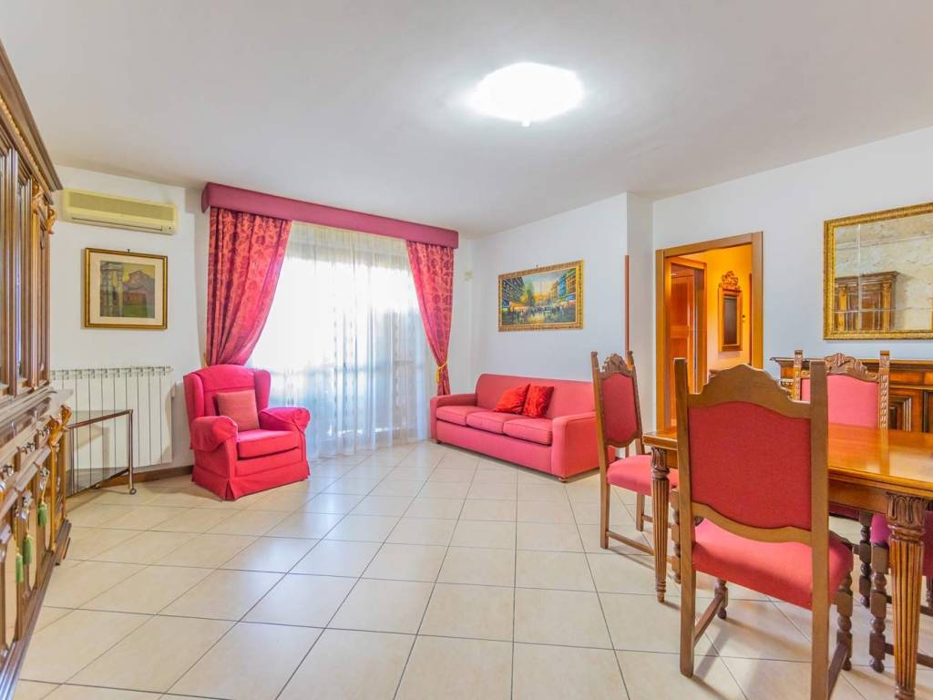 appartamento in vendita a Roma in zona Torre Angela