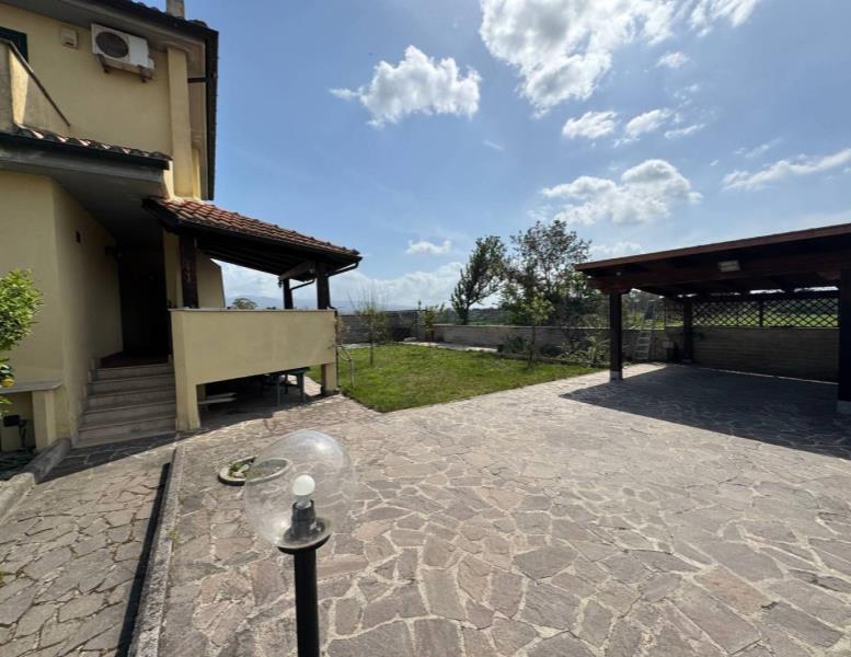 casa indipendente in vendita a Roma in zona Lunghezza