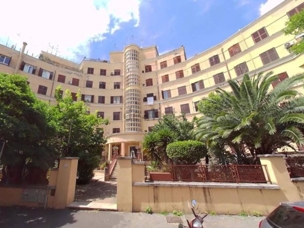 appartamento in vendita a Roma in zona Ostiense