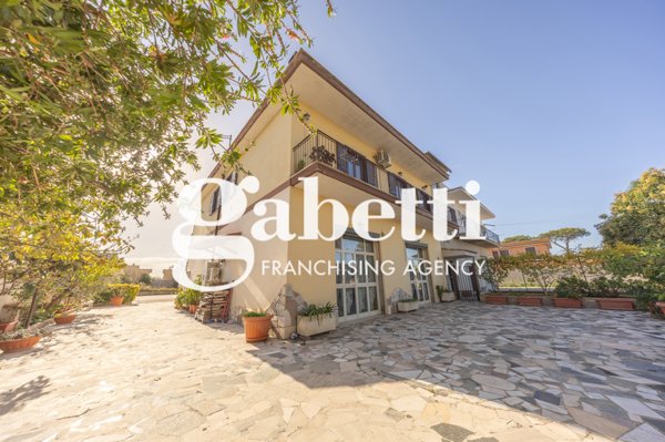 casa indipendente in vendita a Roma in zona Piana del Sole