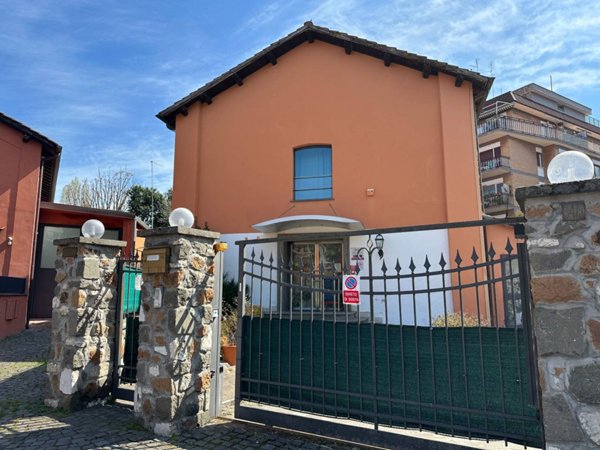 appartamento in vendita a Roma in zona Vigna Murata