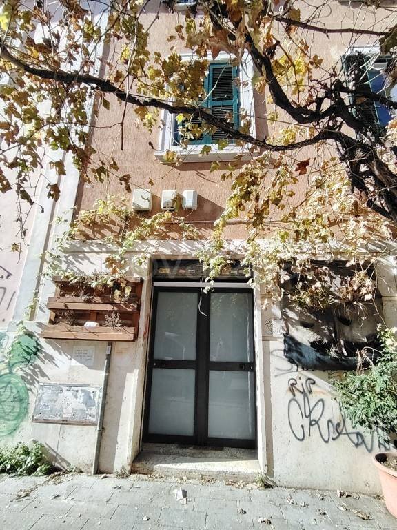 negozio in vendita a Roma in zona Prenestino-Labicano