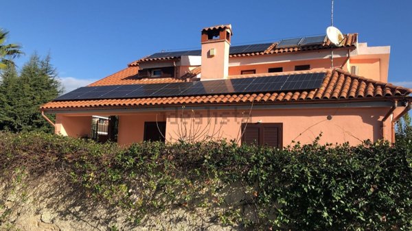 casa indipendente in vendita a Roma in zona Infernetto