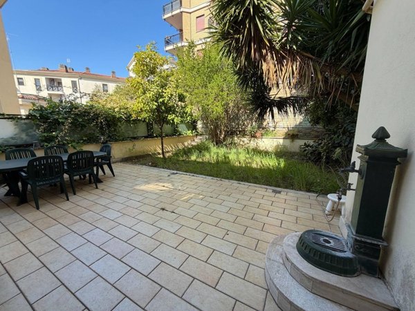 appartamento in vendita a Roma in zona Ardeatino