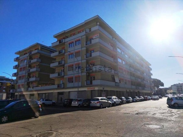 appartamento in vendita a Roma in zona Ostia