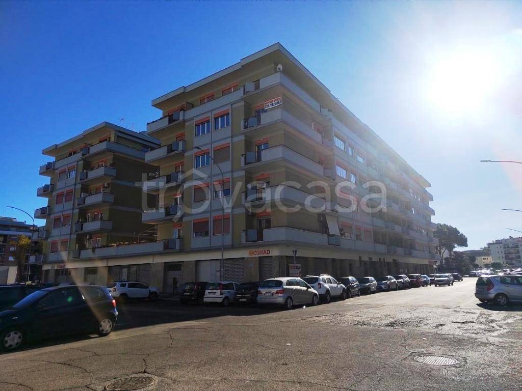 appartamento in vendita a Roma in zona Ostia