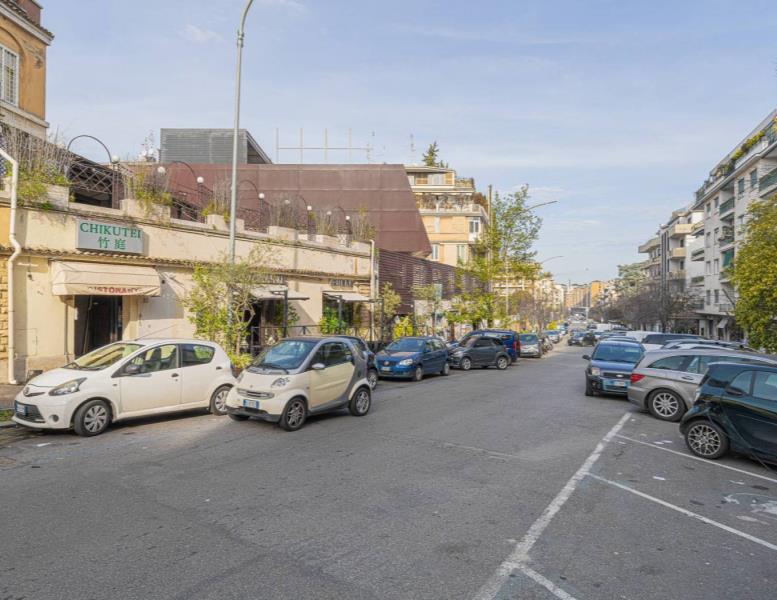 locale commerciale in vendita a Roma in zona Parioli