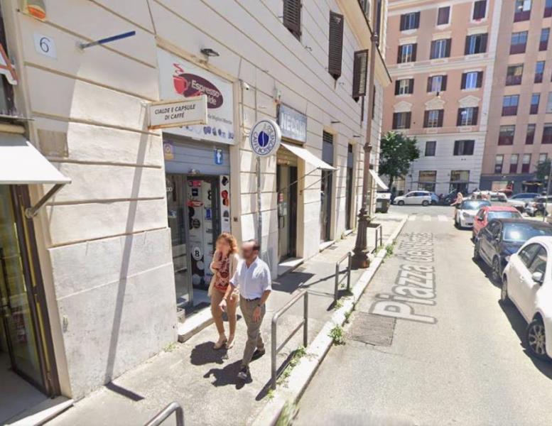 locale commerciale in vendita a Roma in zona Rione Prati