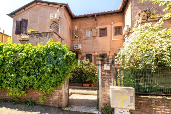 appartamento in vendita a Roma in zona Ostiense