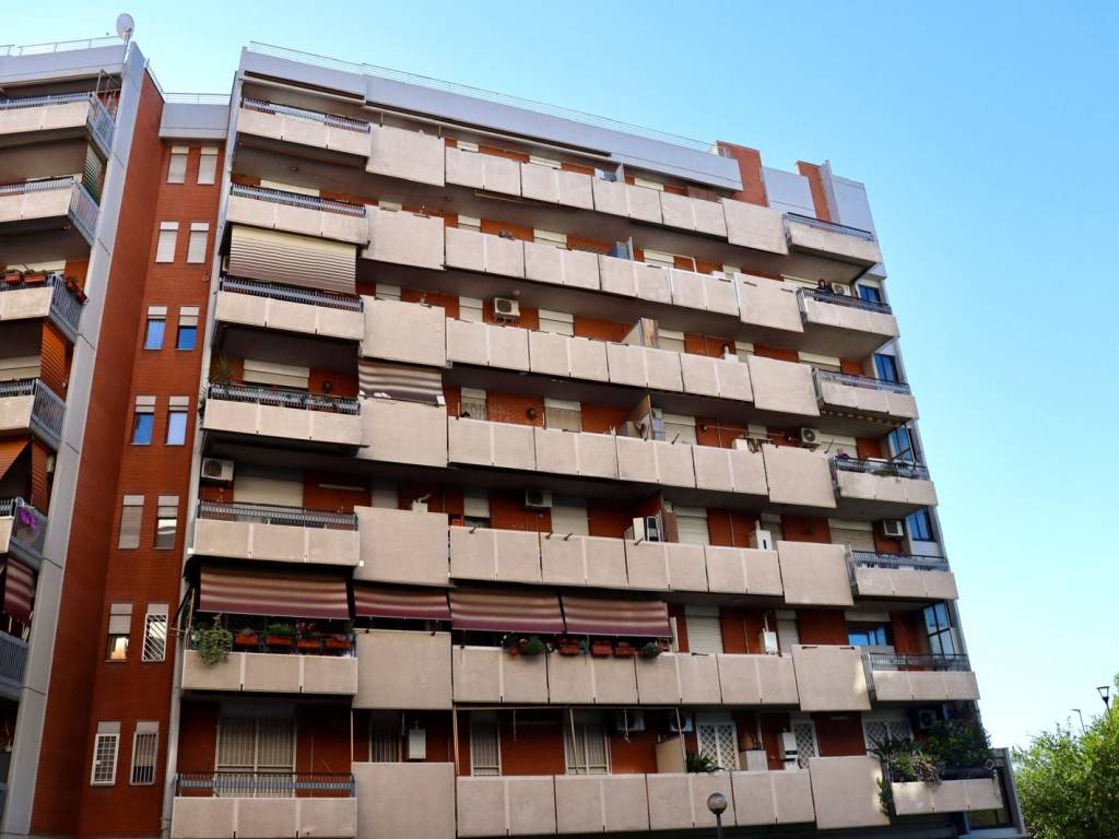 appartamento in vendita a Roma in zona Cinecittà