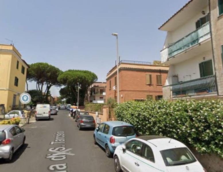 locale commerciale in vendita a Roma in zona Appio Pignatelli