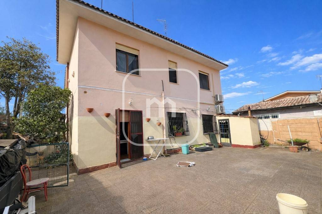 casa indipendente in vendita a Roma in zona Giardini di Corcolle