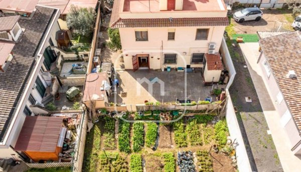 casa indipendente in vendita a Roma in zona Giardini di Corcolle