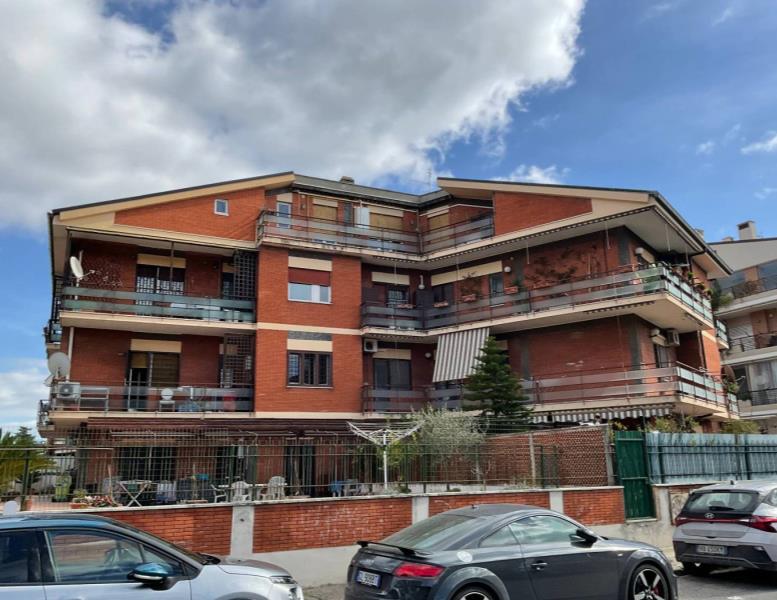 appartamento in vendita a Roma in zona Appio Claudio