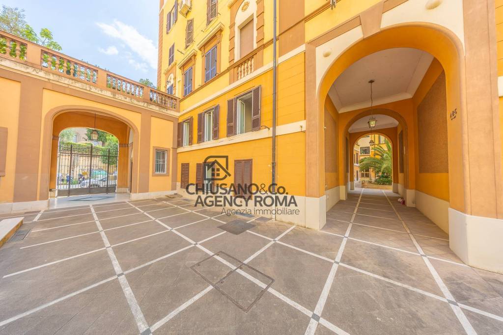 appartamento in vendita a Roma in zona Tuscolano