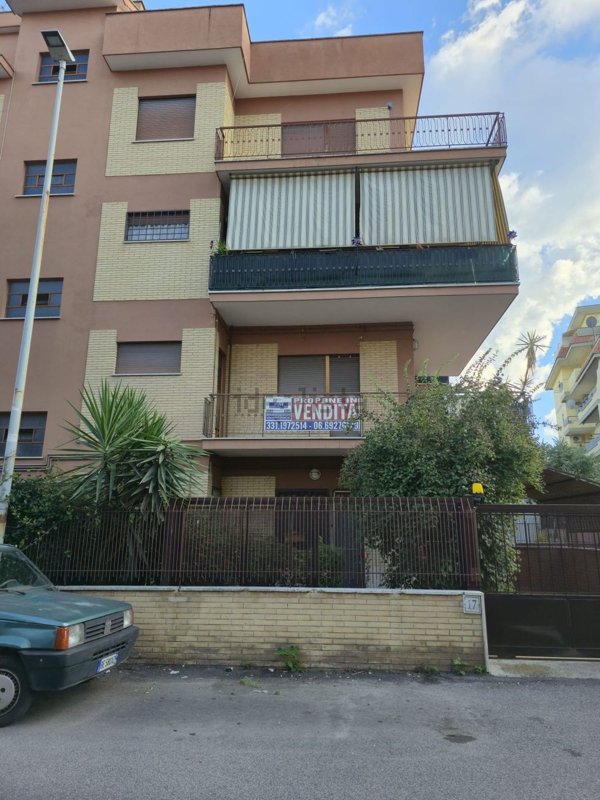 appartamento in vendita a Roma in zona Torre Maura