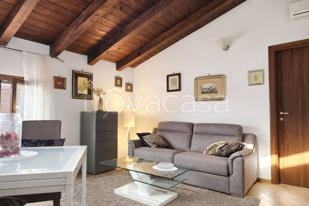 appartamento in vendita a Roma in zona Acilia