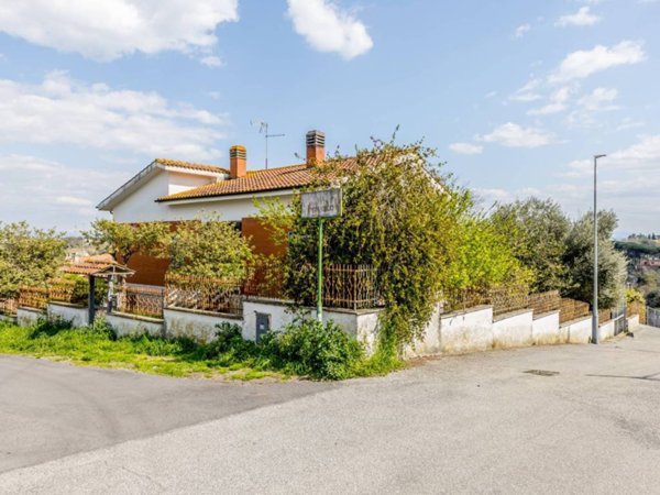 casa indipendente in vendita a Roma in zona Valle Muricana