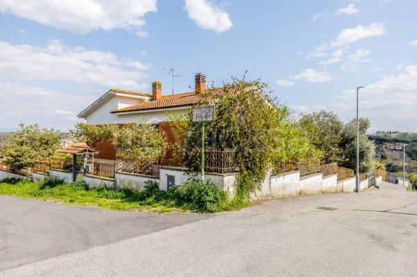 casa indipendente in vendita a Roma in zona Valle Muricana