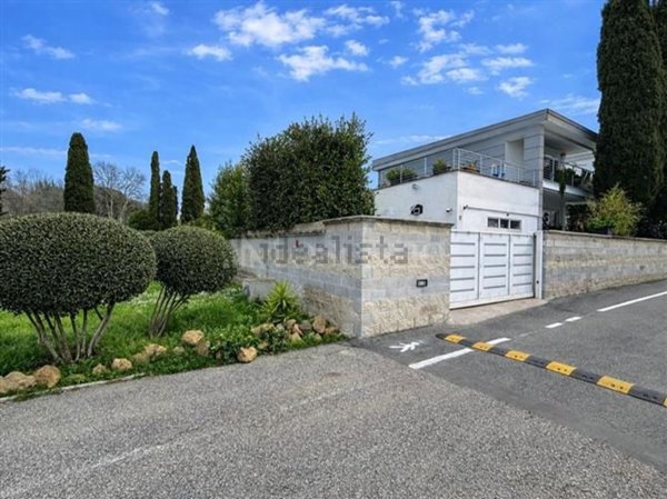 casa indipendente in vendita a Roma in zona Ostiense