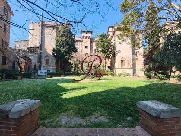 appartamento in vendita a Roma in zona Ostiense