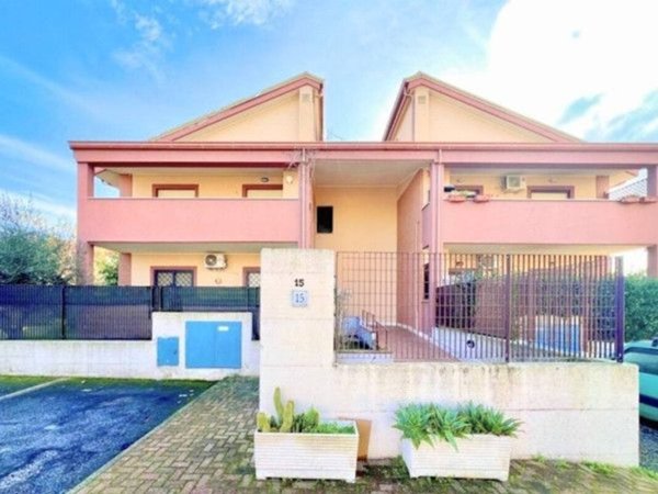 appartamento in vendita a Roma in zona Giardini di Corcolle