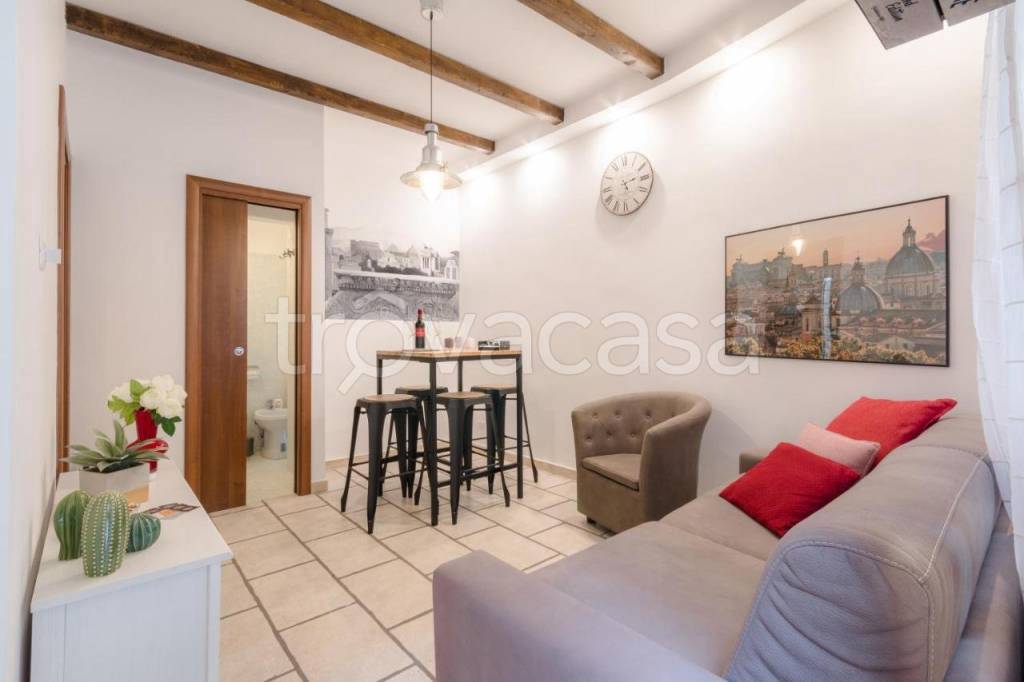 appartamento in vendita a Roma in zona Rione Monti/Campitelli