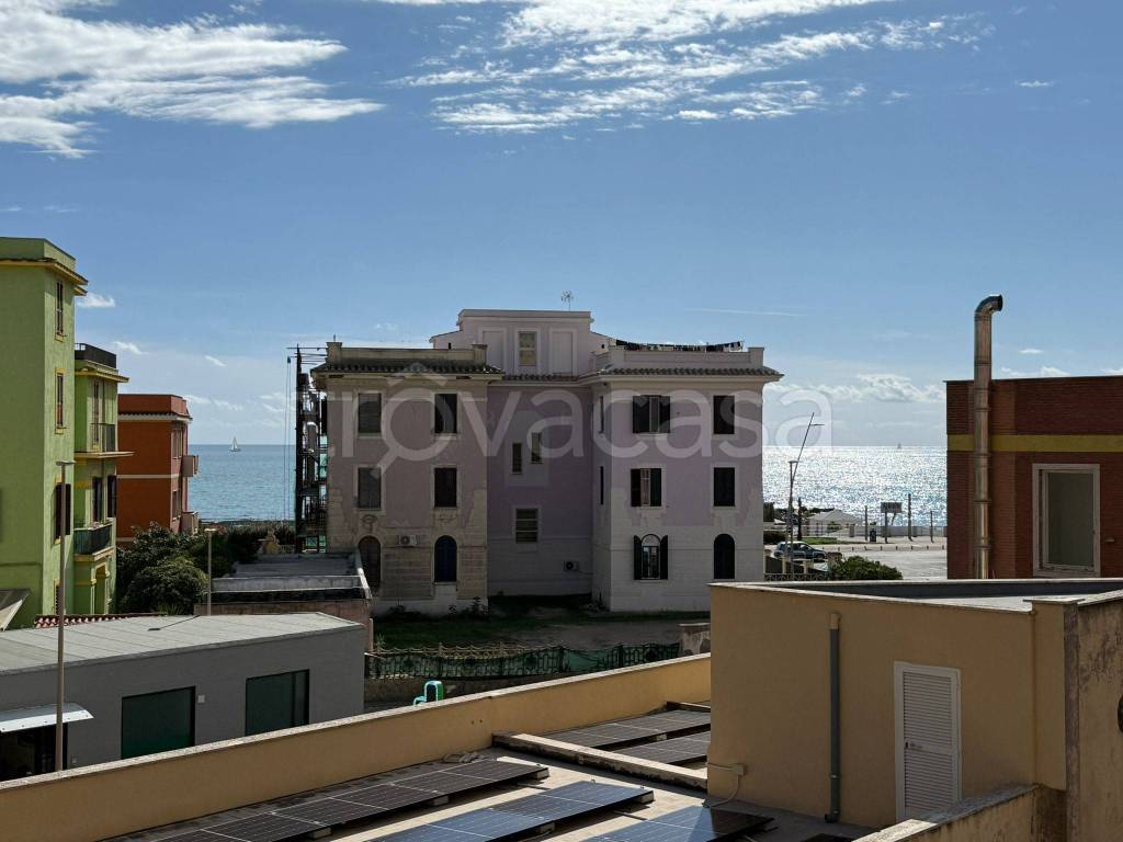 appartamento in vendita a Roma in zona Ostia