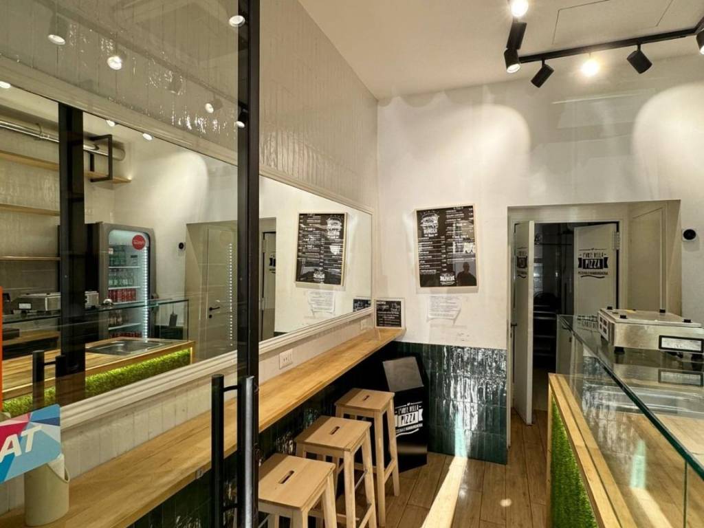 negozio in vendita a Roma in zona Cinecittà