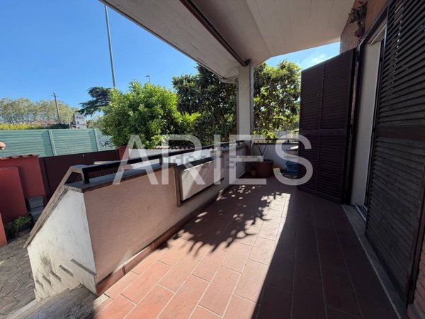 casa indipendente in vendita a Roma in zona Casal Palocco