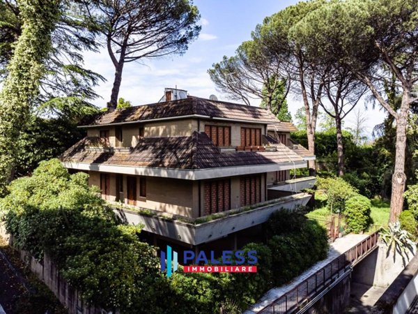 casa indipendente in vendita a Roma in zona Tomba di Nerone