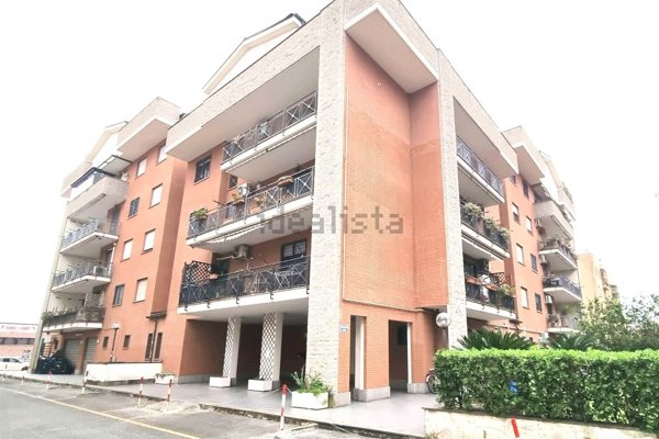 appartamento in vendita a Roma in zona Osteria del Curato