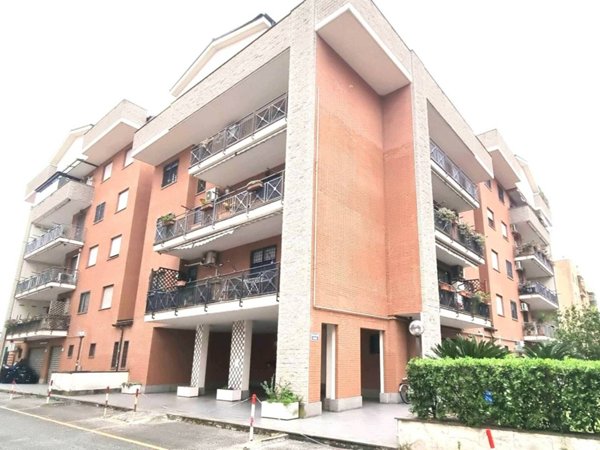 appartamento in vendita a Roma in zona Osteria del Curato