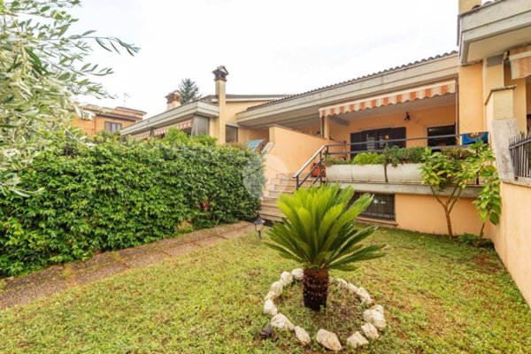 casa indipendente in vendita a Roma in zona Finocchio
