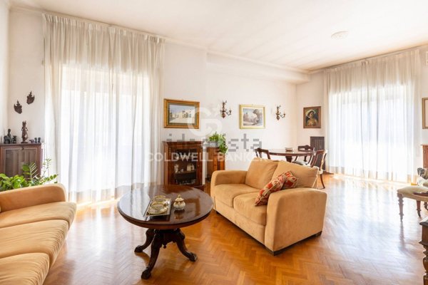 appartamento in vendita a Roma in zona Ardeatino