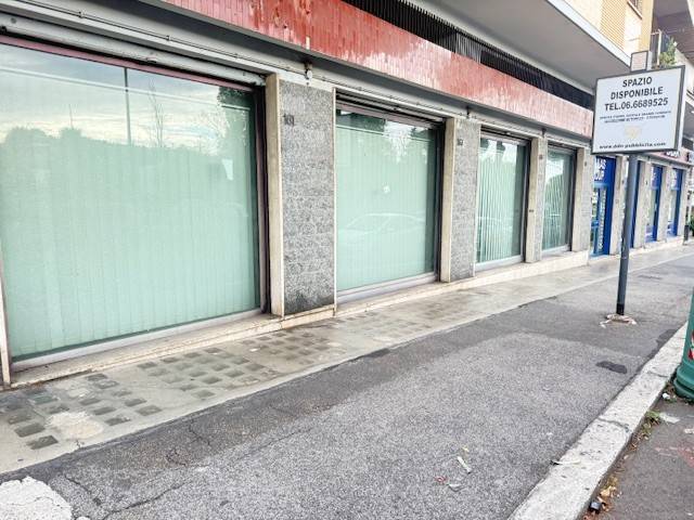 negozio in vendita a Roma in zona Ardeatino