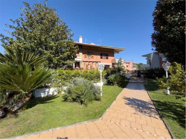 casa indipendente in vendita a Roma in zona Axa