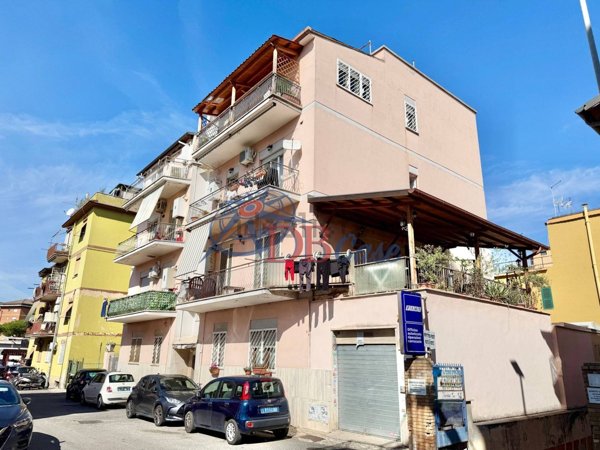 appartamento in vendita a Roma in zona Torre Maura