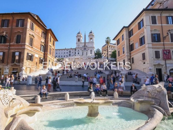 appartamento in vendita a Roma in zona Trevi-Colonna