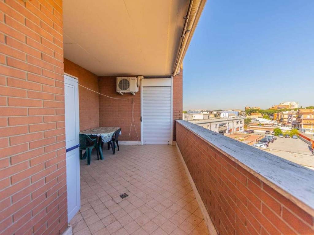 appartamento in vendita a Roma in zona Torre Angela