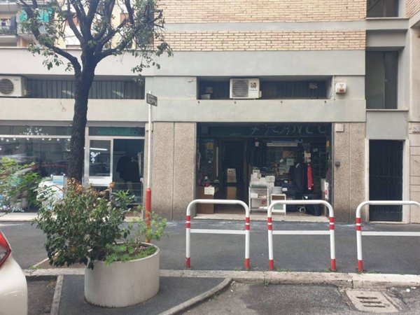negozio in vendita a Roma in zona Ostiense